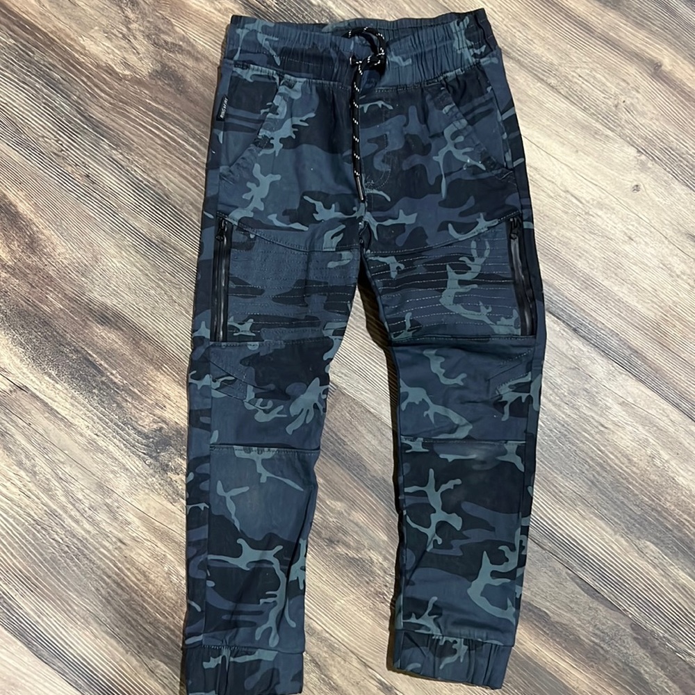 Boys size 6 Joggers